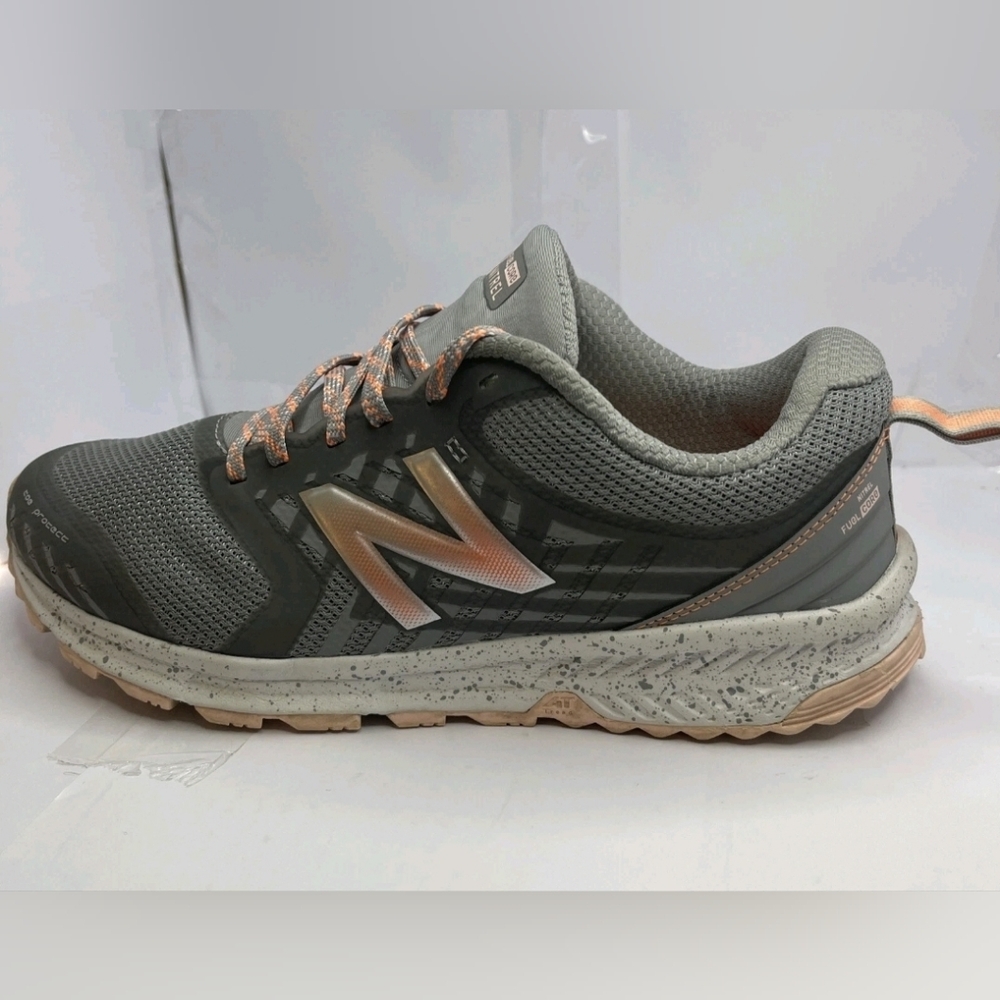 New Balance Women's FuelCore NITREL Trail Running Shoes Size 9 Silver Mink